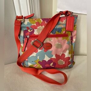Coach Getaway Signature Nylon Crossbody Bag EUC